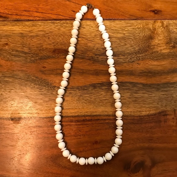 Vintage White Round Bead 60s Style Mod Necklace - Picture 4 of 5